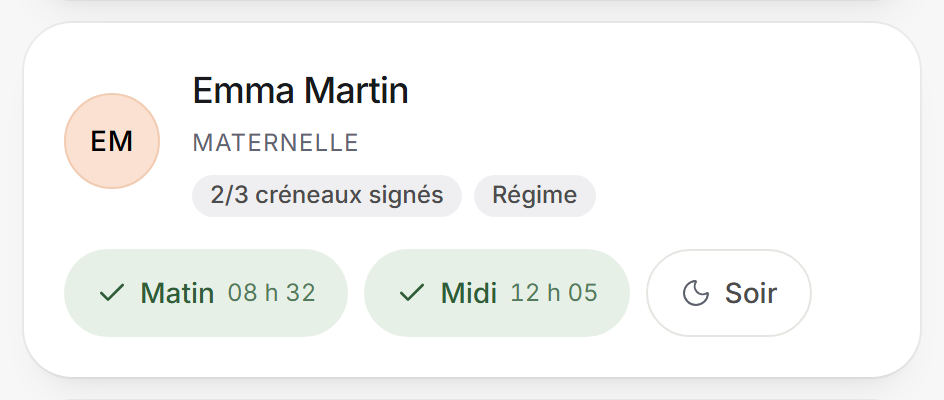 Fiche de pointage d'un enfant : matin et midi pointés avec l'heure, soir encore à pointer
